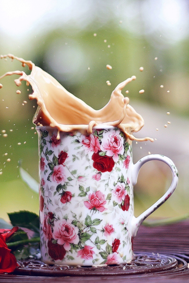 Coffee With Milk In Flower Mug wallpaper 640x960