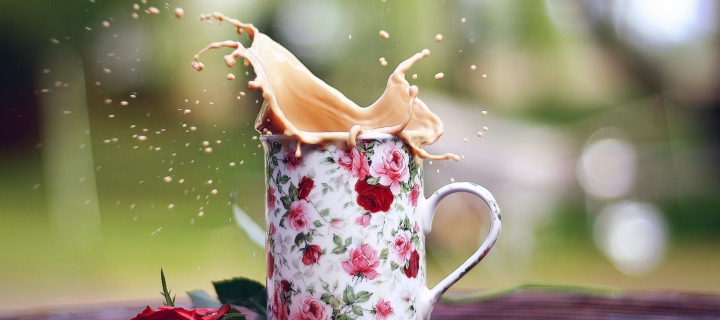 Das Coffee With Milk In Flower Mug Wallpaper 720x320