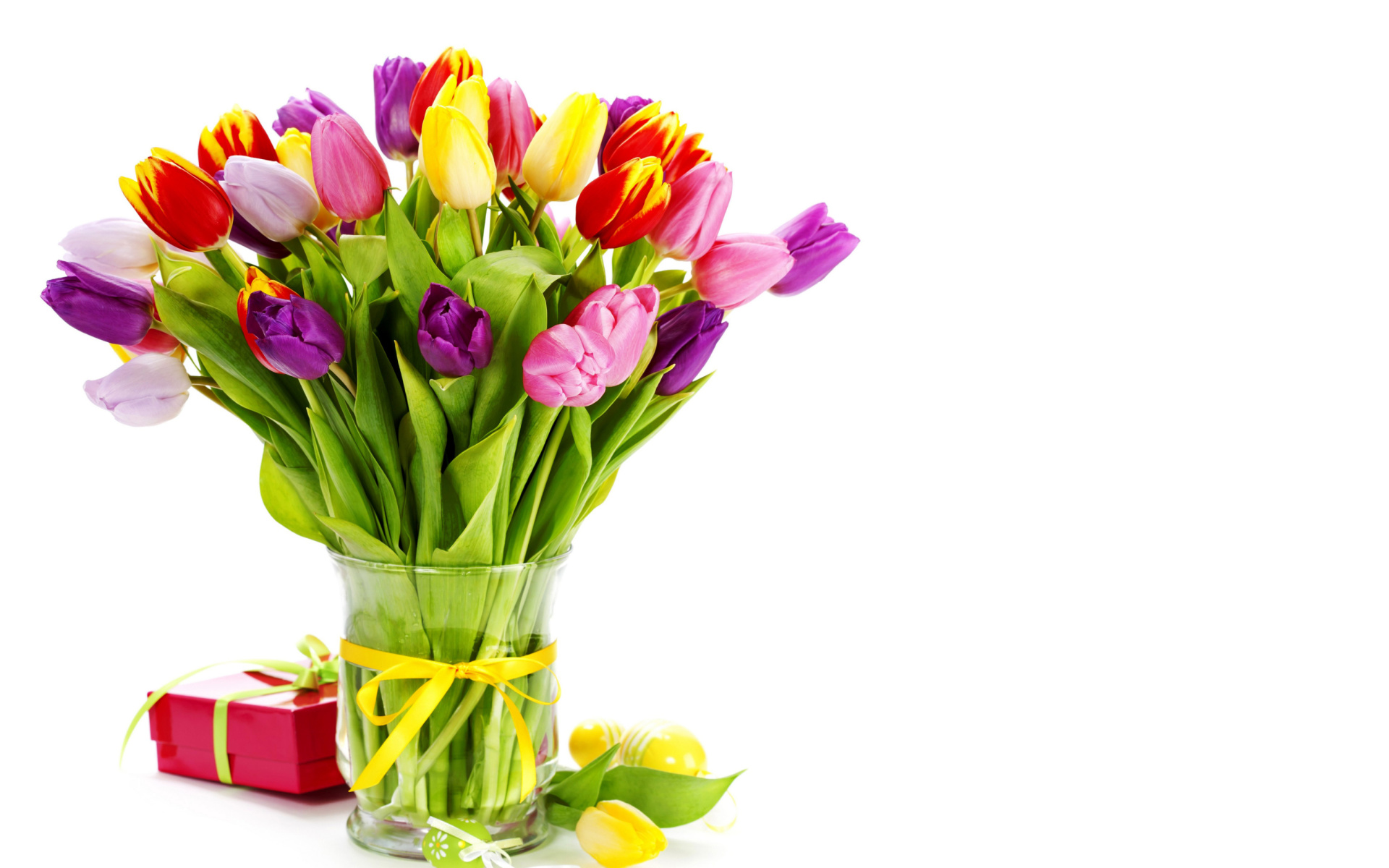 Обои Tulips Bouquet and Gift 1920x1200