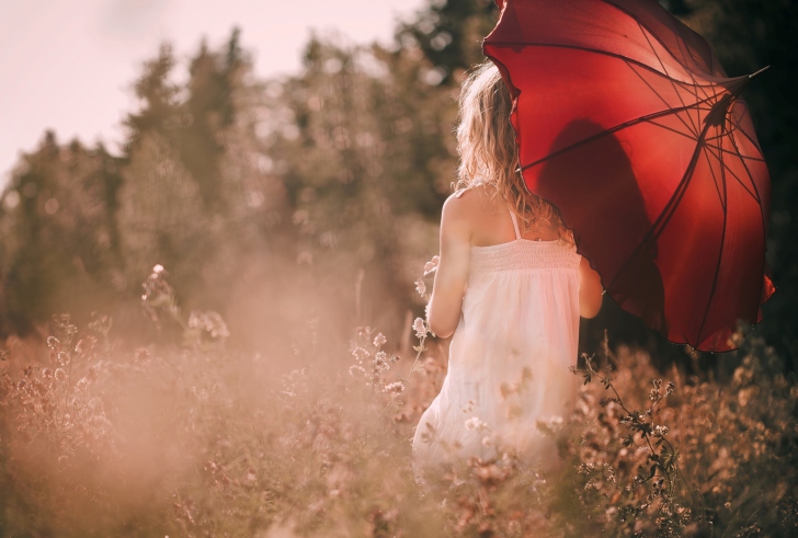 Fondo de pantalla Girl With Red Umbrella