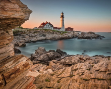 Обои Lighthouse On Rocky Seashore 220x176