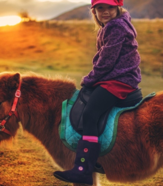 Little Girl On Pony sfondi gratuiti per Nokia Lumia 928