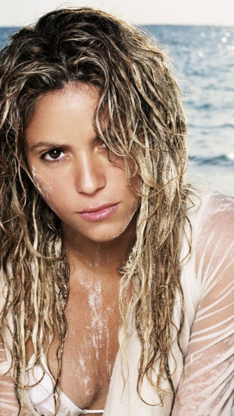 Shakira On Beach wallpaper 750x1334