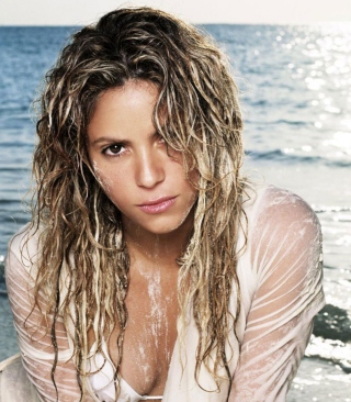 Shakira On Beach - Fondos de pantalla gratis para Nokia Asha 311