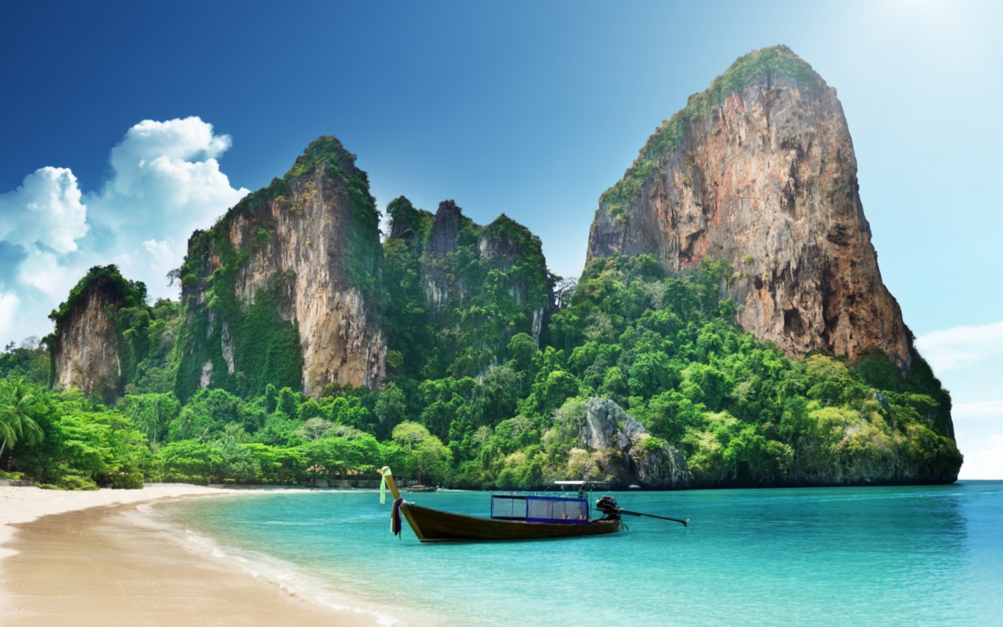 Обои Boat And Rocks In Thailand 1440x900