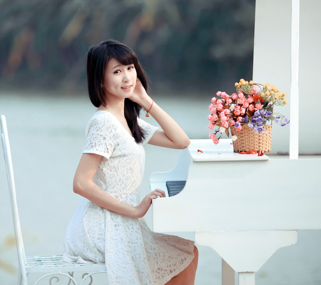 Fondo de pantalla Young Asian Girl By Piano 1080x960