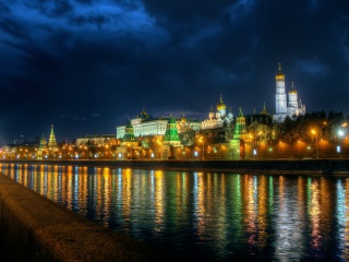 Das Moscow Kremlin and Embankment Wallpaper 320x240