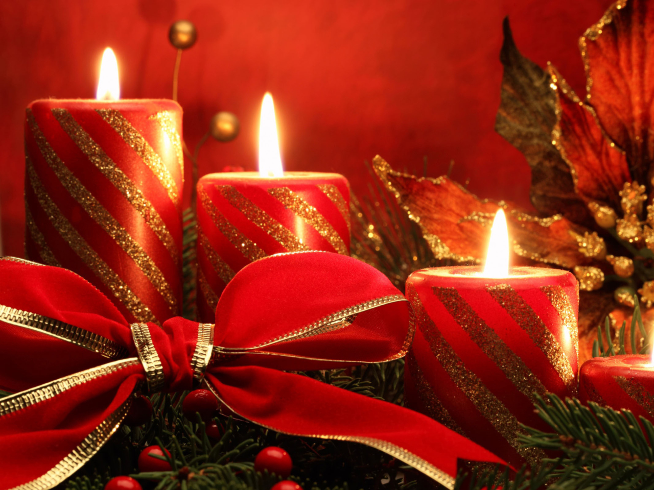 Обои Red Candles And Ribbon 1280x960