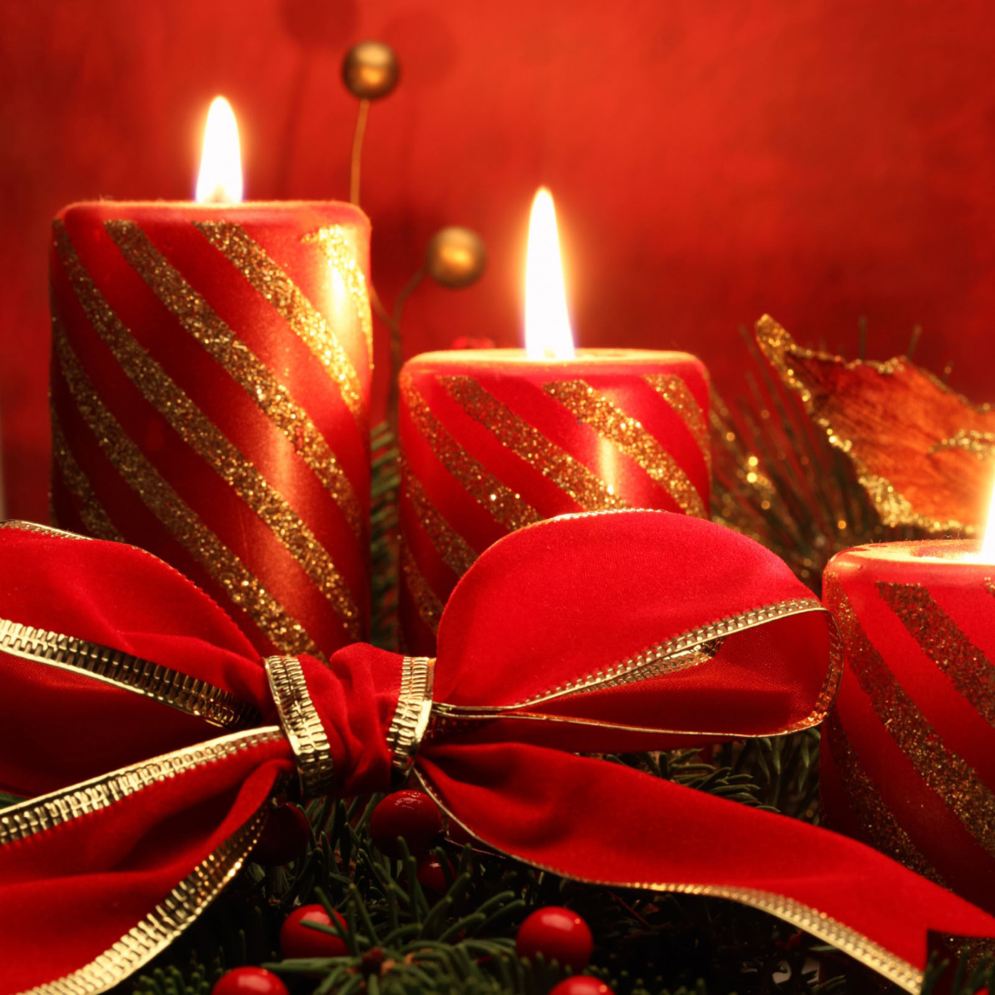 Обои Red Candles And Ribbon 2048x2048