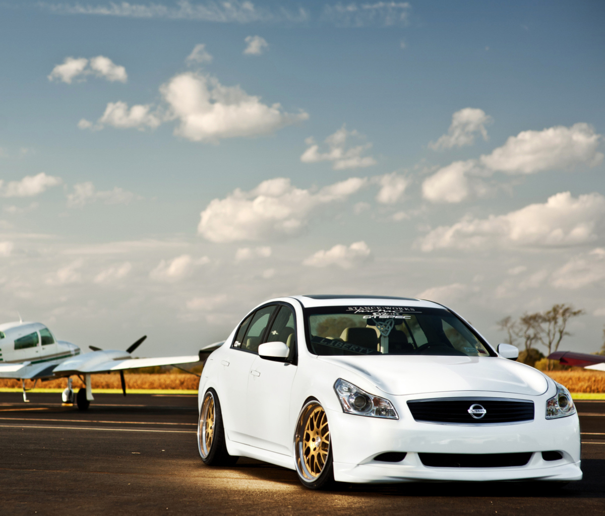 Fondo de pantalla White Nissan Skyline 1200x1024