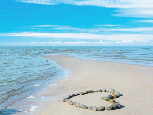 Heart Of Pebbles On Beach wallpaper 640x480