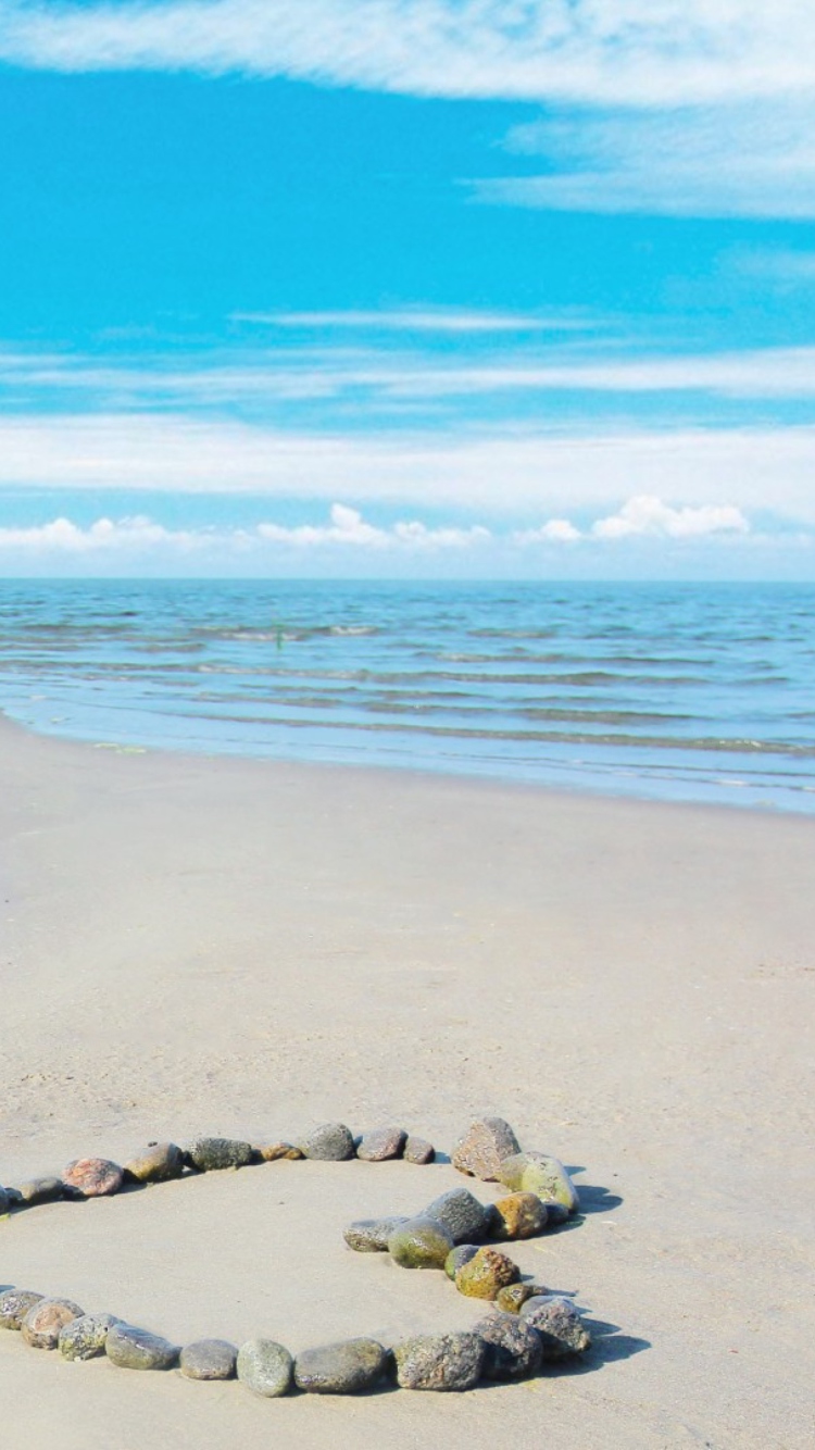 Sfondi Heart Of Pebbles On Beach 750x1334