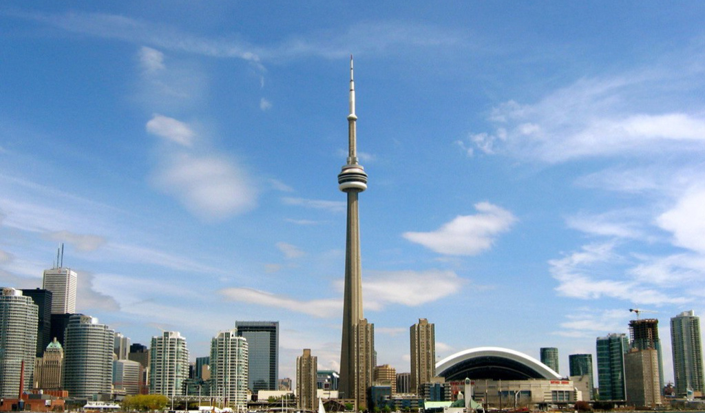 CN Tower in Toronto, Ontario, Canada wallpaper 1024x600