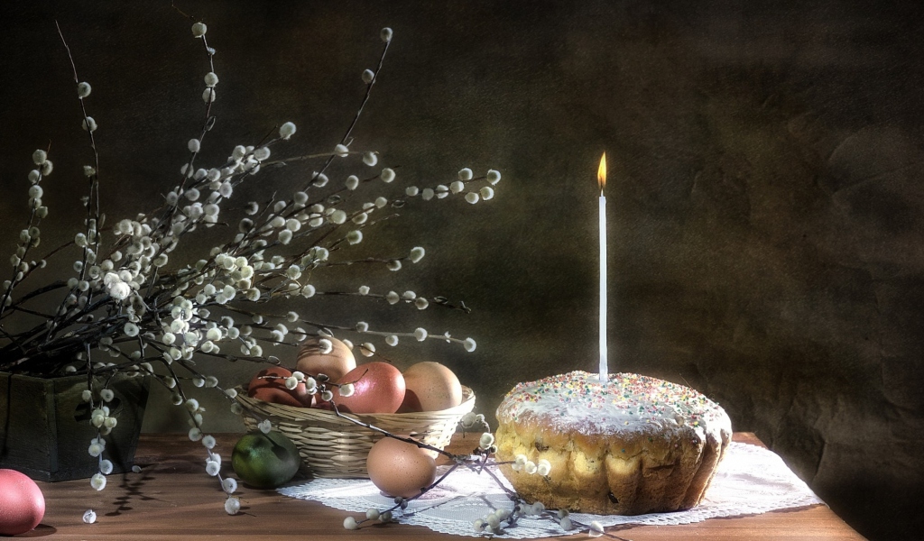 Easter Cake With Candle wallpaper 1024x600