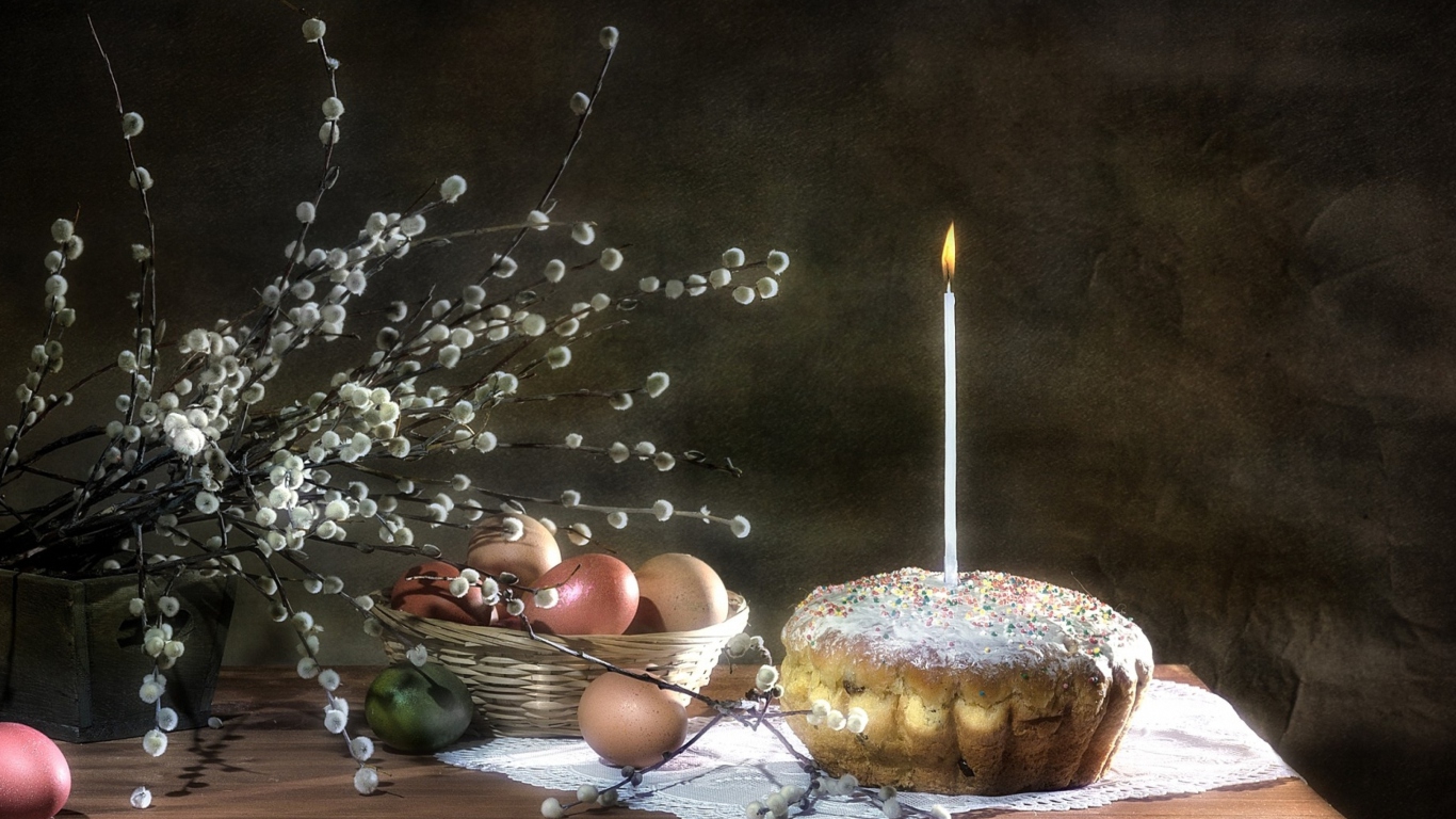 Обои Easter Cake With Candle 1366x768