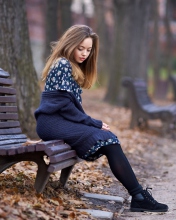 Beautiful Girl Sitting On Bench In Autumn Park screenshot #1 176x220
