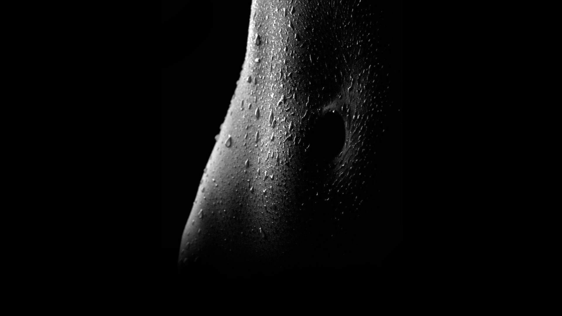 Обои Wet Body Black White 1920x1080