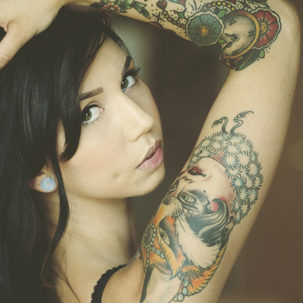 Tattooed Girl wallpaper 1024x1024