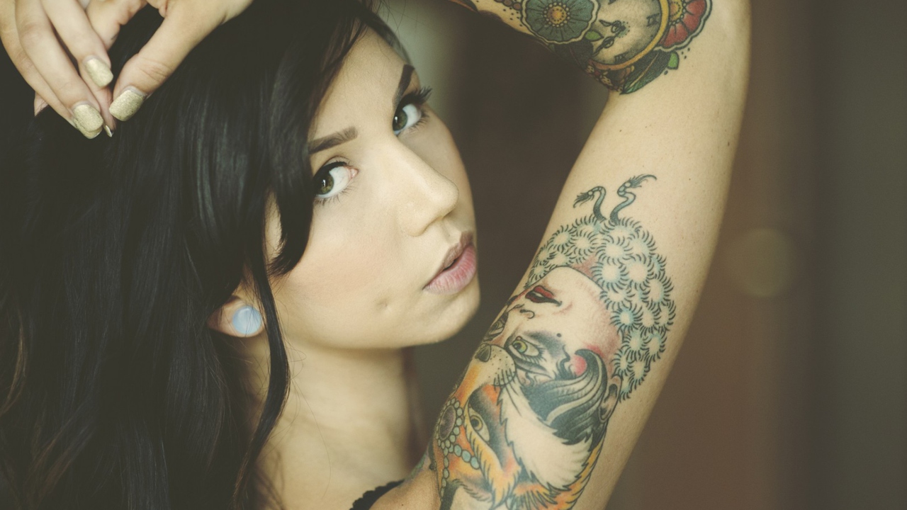 Tattooed Girl wallpaper 1280x720
