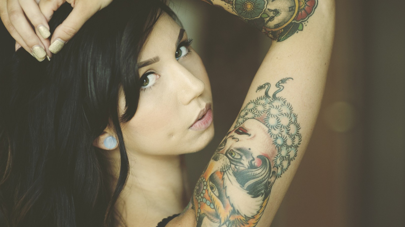 Tattooed Girl wallpaper 1366x768