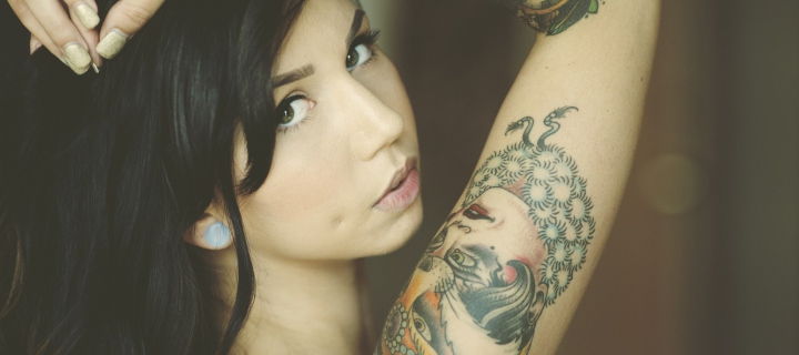 Tattooed Girl wallpaper 720x320