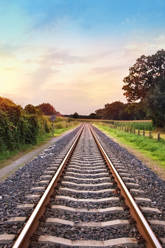 Das Scenic Railroad Track Wallpaper 640x960
