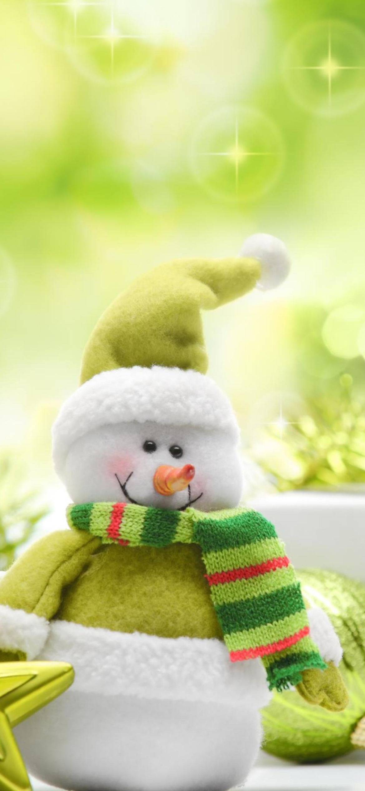 Fondo de pantalla Cute Green Snowman 1170x2532