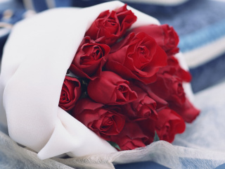 Обои Bouquet Passion Roses 320x240