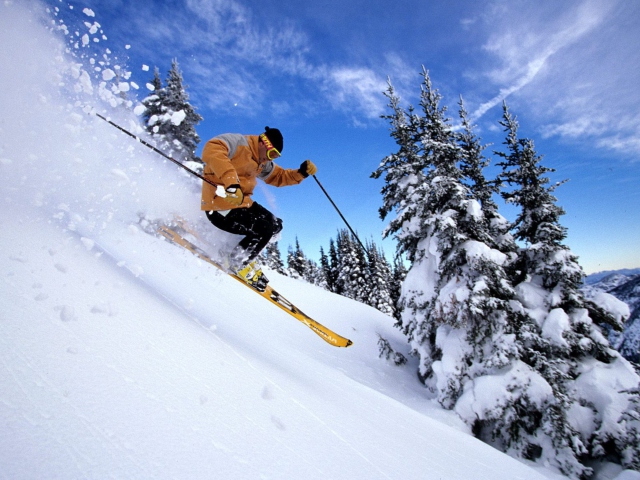 Skiing wallpaper 640x480