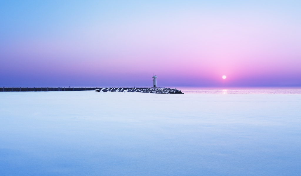 Обои Lighthouse On Sea Pier At Dawn 1024x600