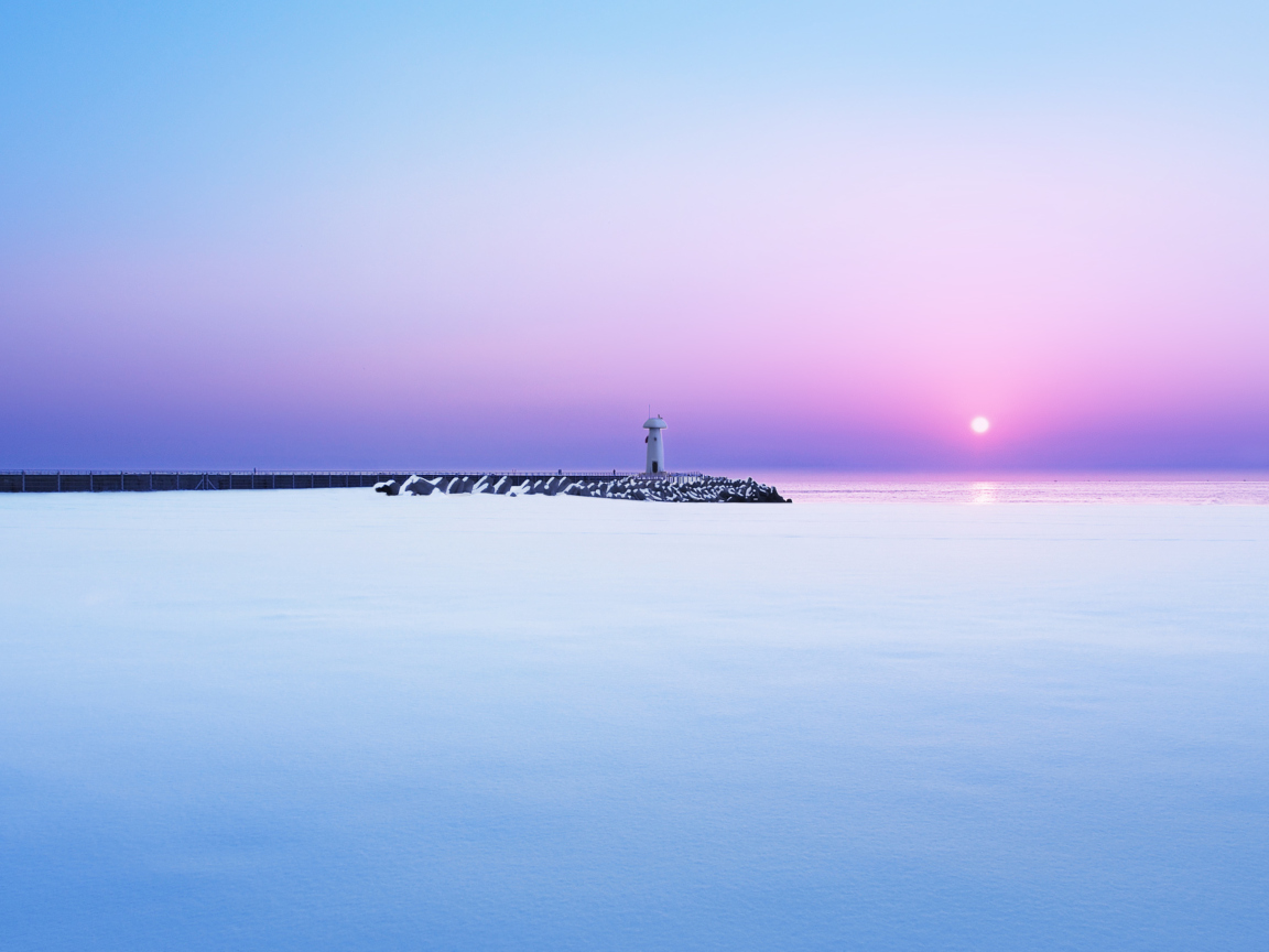 Sfondi Lighthouse On Sea Pier At Dawn 1152x864