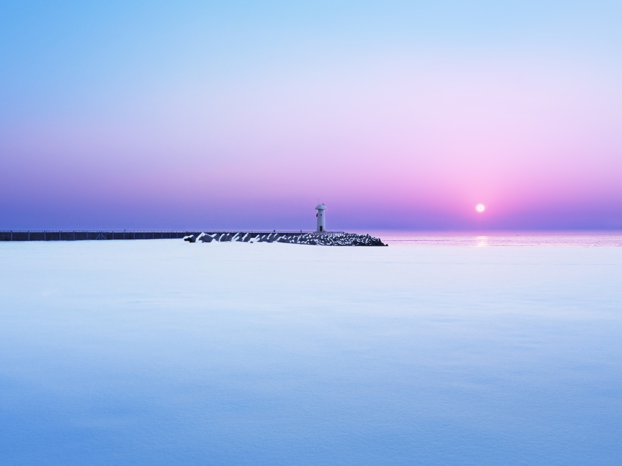 Обои Lighthouse On Sea Pier At Dawn 1280x960