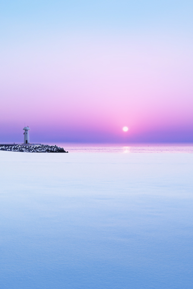 Das Lighthouse On Sea Pier At Dawn Wallpaper 640x960