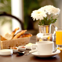 Das Breakfast with orange juice and Biscuits Wallpaper 208x208