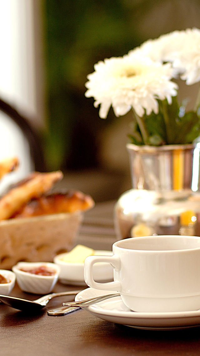 Fondo de pantalla Breakfast with orange juice and Biscuits 640x1136