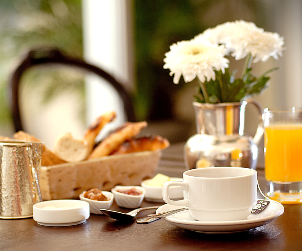 Das Breakfast with orange juice and Biscuits Wallpaper 960x800