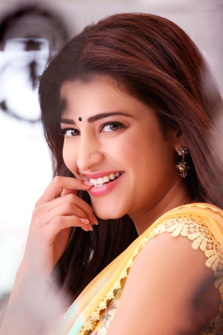 Actress Shruti Haasan screenshot #1 320x480
