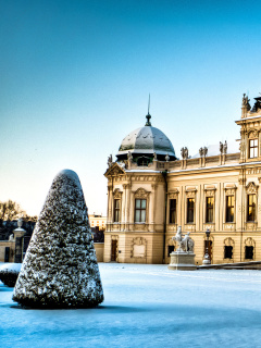 Das Belvedere Baroque Palace in Vienna Wallpaper 240x320
