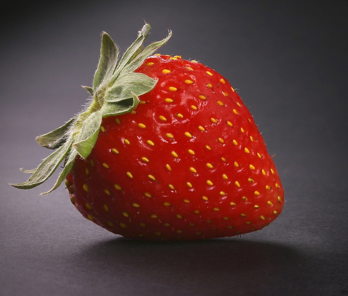 Обои Strawberry 1200x1024