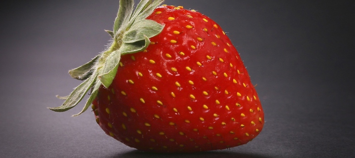 Sfondi Strawberry 720x320