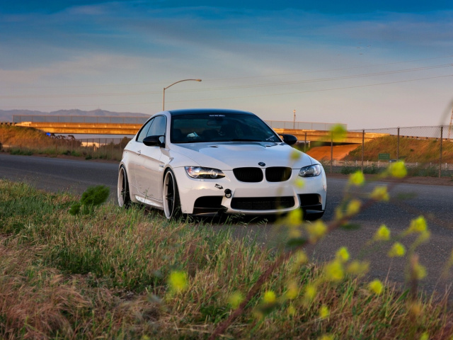 BMW M3 with Wheels 19 wallpaper 640x480