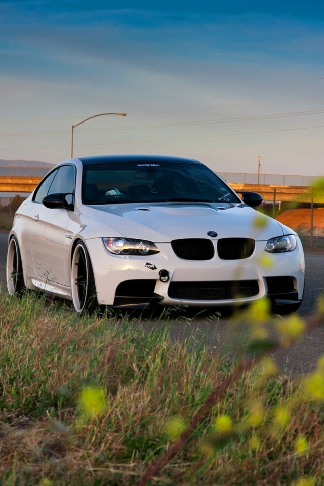 Das BMW M3 with Wheels 19 Wallpaper 640x960