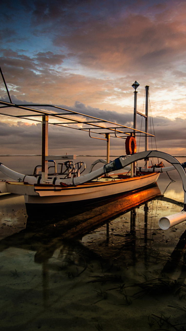 Sfondi Landscape with Boat in Ocean 750x1334