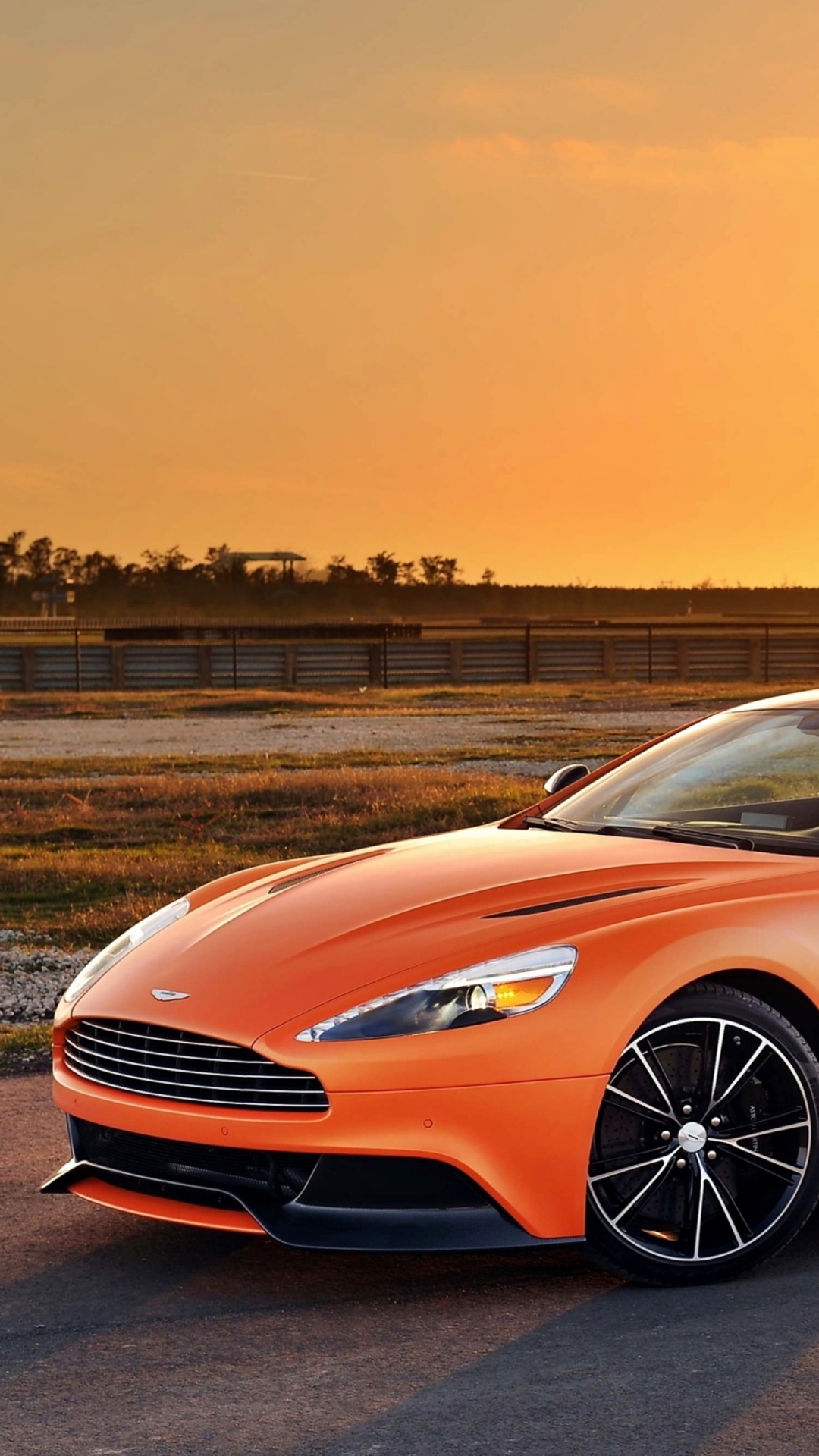 Fondo de pantalla Aston Martin Vanquish 1080x1920