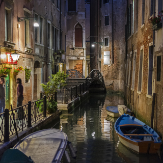 Free Venice Canal Picture for 128x128