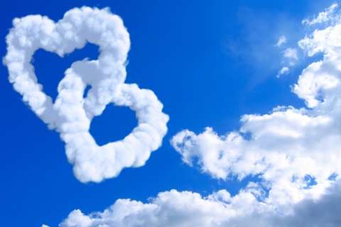 Das Heart Shaped Clouds Wallpaper 480x320