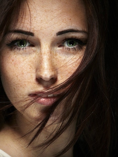 Sfondi Brunette With Freckles 240x320