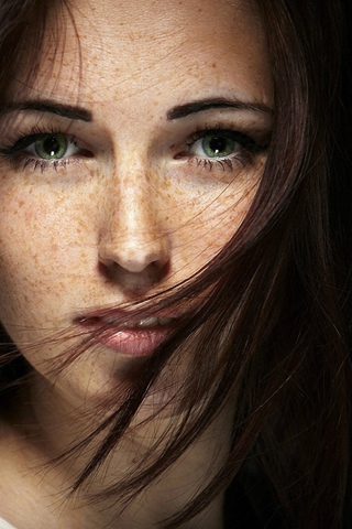 Обои Brunette With Freckles 320x480
