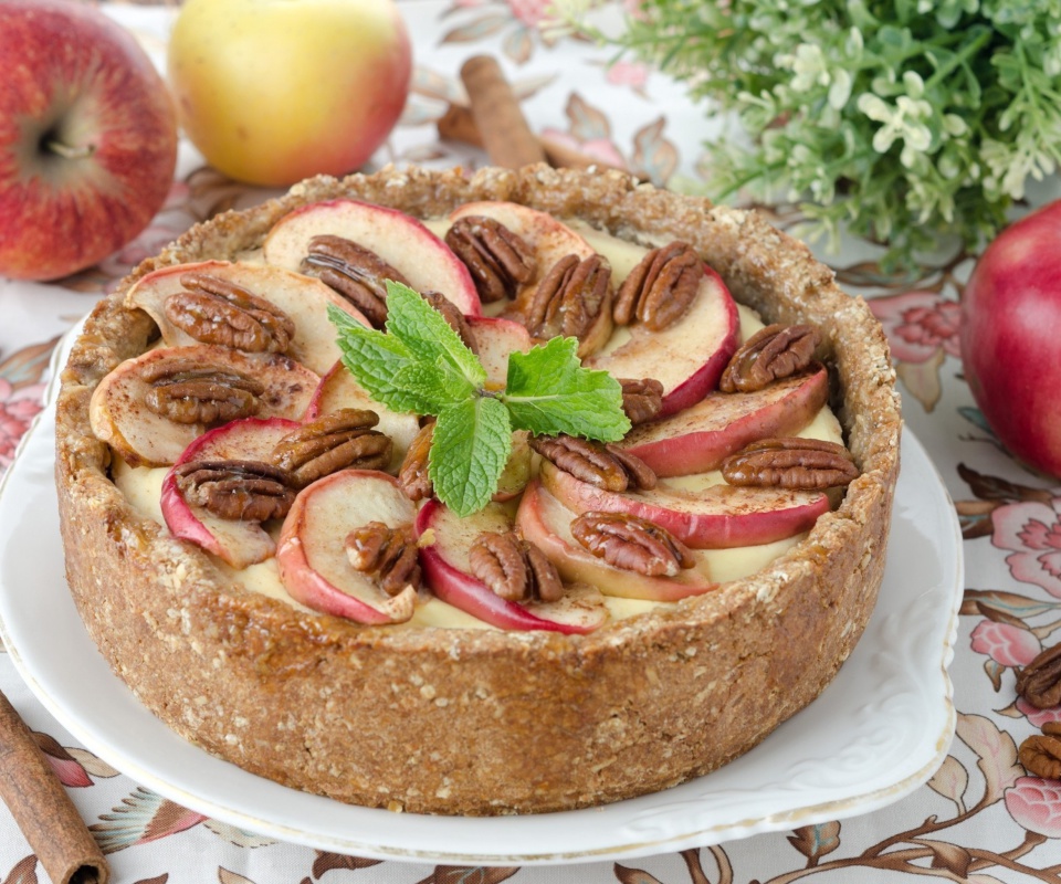 Apple Pie with Walnut wallpaper 960x800