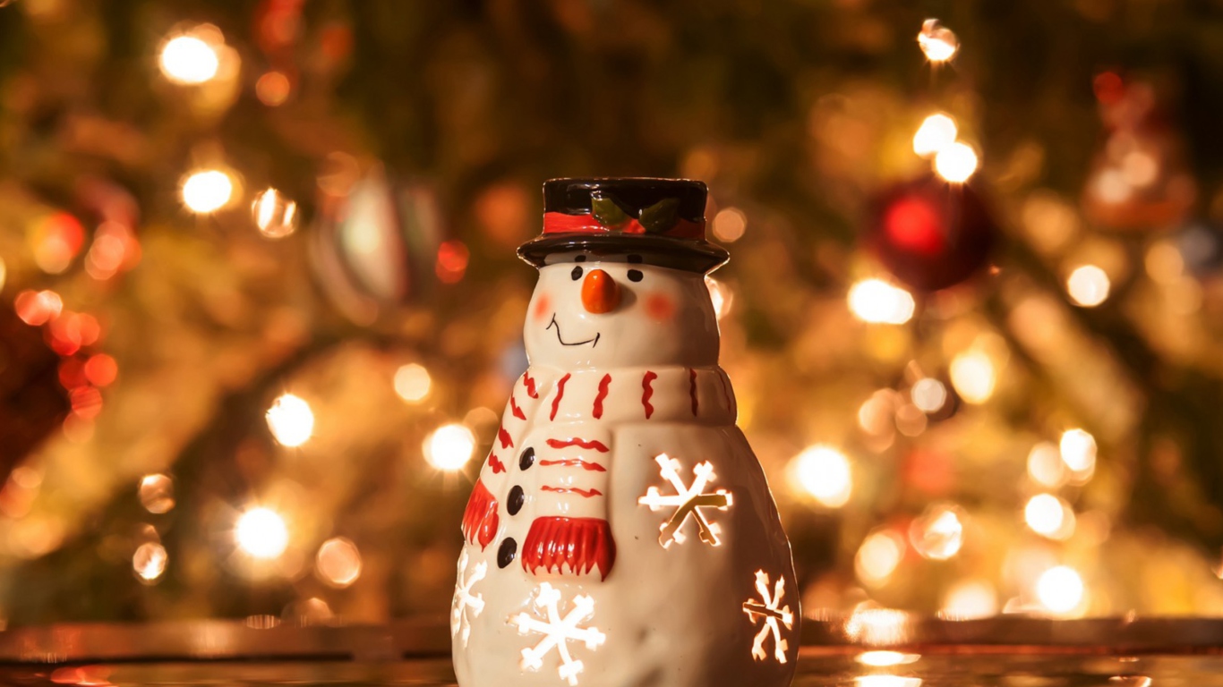 Sfondi Christmas Snowman Candle 1366x768